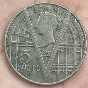 United Kingdom 5 Pounds - Elizabeth 2001 II 4th portrait; Queen Victoria Rare Coin # A-483