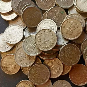Republic India  Denominaton 5₹ Different birthday year 🎈🎂 Metal copper nickel  100 piece given  Same and similar piece available
