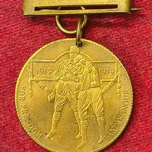 British - India ( For Freedom and Honour of King) George V (1914-1919) UNC Medal With Clip