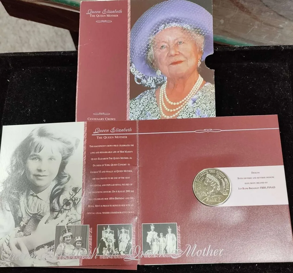 England proof set 5 pound Qween Elizabeth Qween mother 1900-2000 Royal mint ishu set