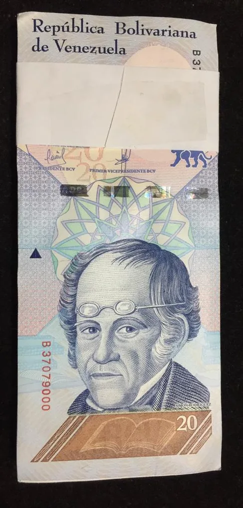 Venezuela 20 Bolivers (100 Note) UNC Serial Packet