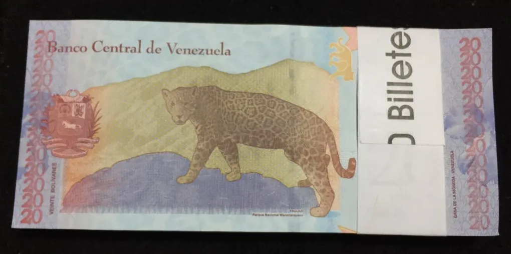 Venezuela 20 Bolivers (100 Note) UNC Serial Packet