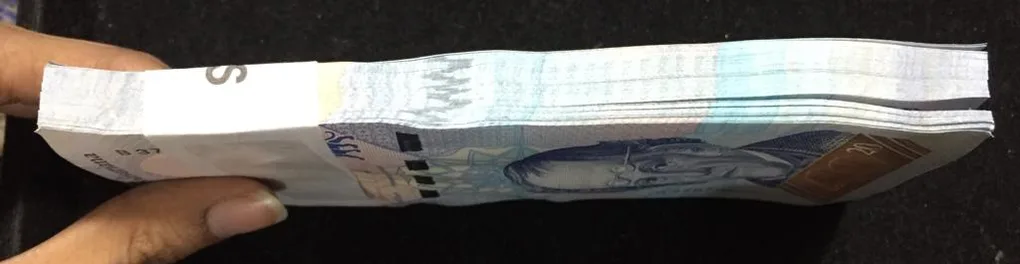 Venezuela 20 Bolivers (100 Note) UNC Serial Packet