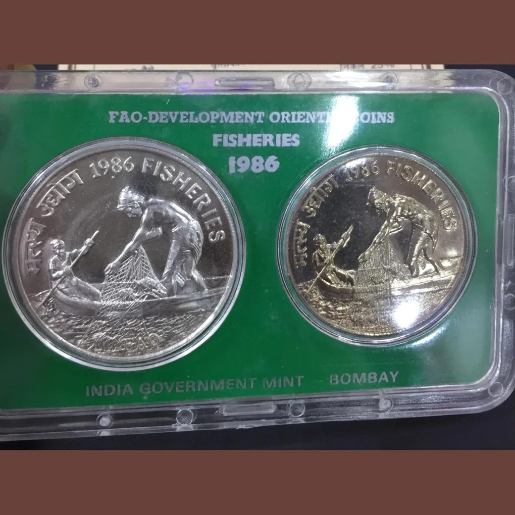 1986 Fisheries F. A. O Bombay mint Two coin set top conditions with card box and certificate# 2