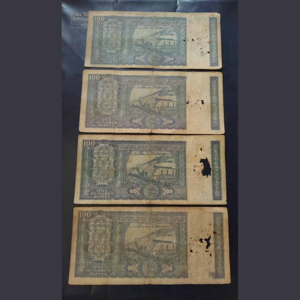 Rs 100 very rare note DAM. Issue strips variety signature Set 4. Different Signature as Image same