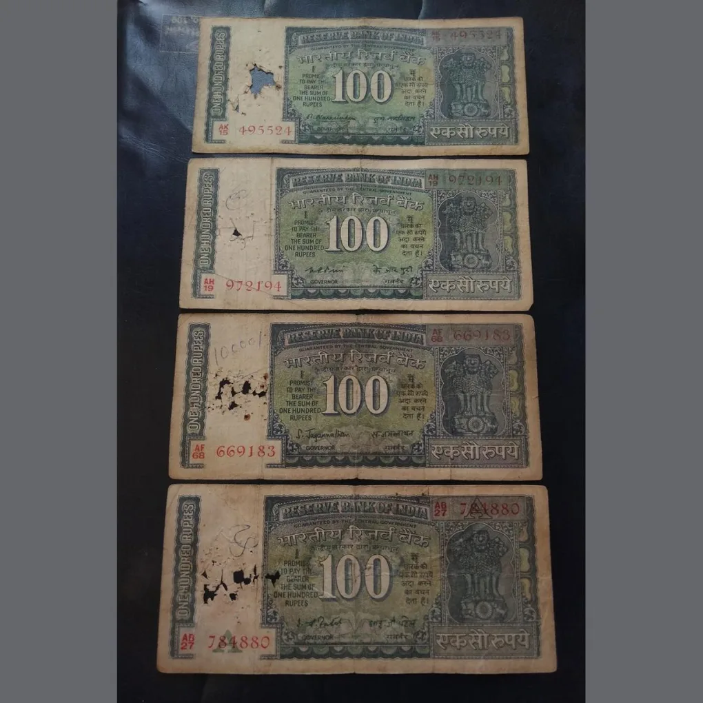 Rs 100 very rare note DAM. Issue strips variety signature Set 4. Different Signature Ig patel S.