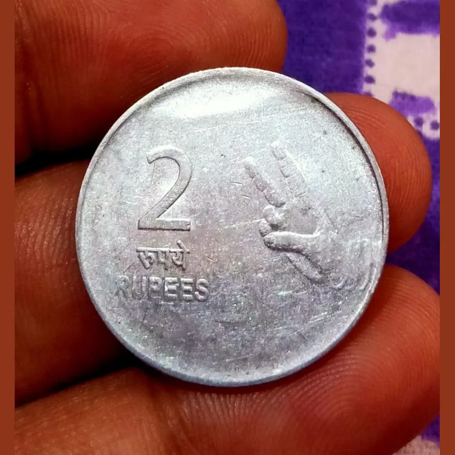 2 Rupees Old Fss Year 2009 Mudra Series Massive Die CUD or Extra Metal Error **Scare** High Collectable Grade.