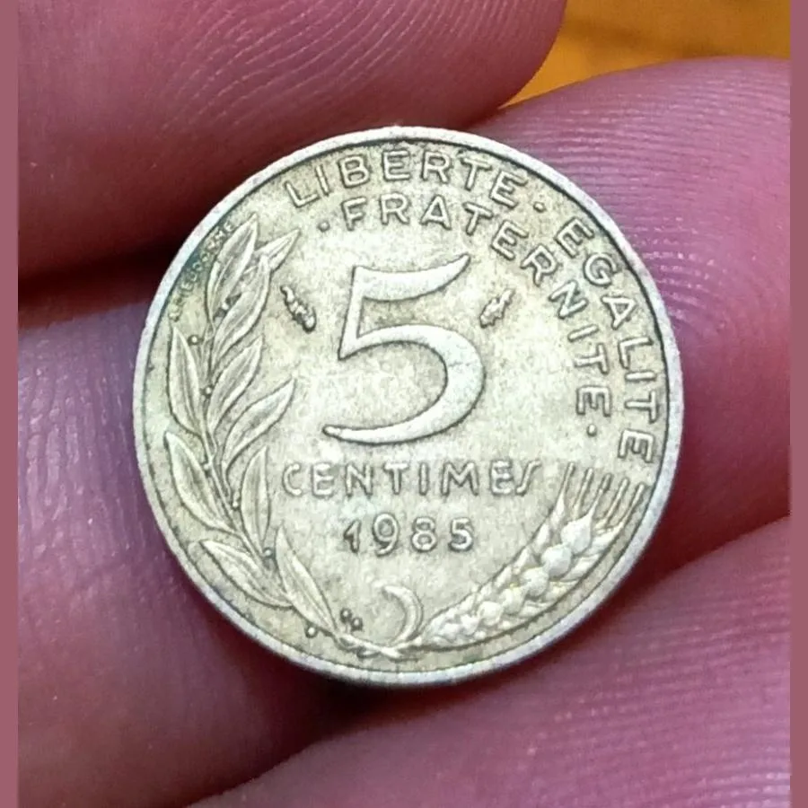 France 5 Centimes Year 1985 in Collectable Grade