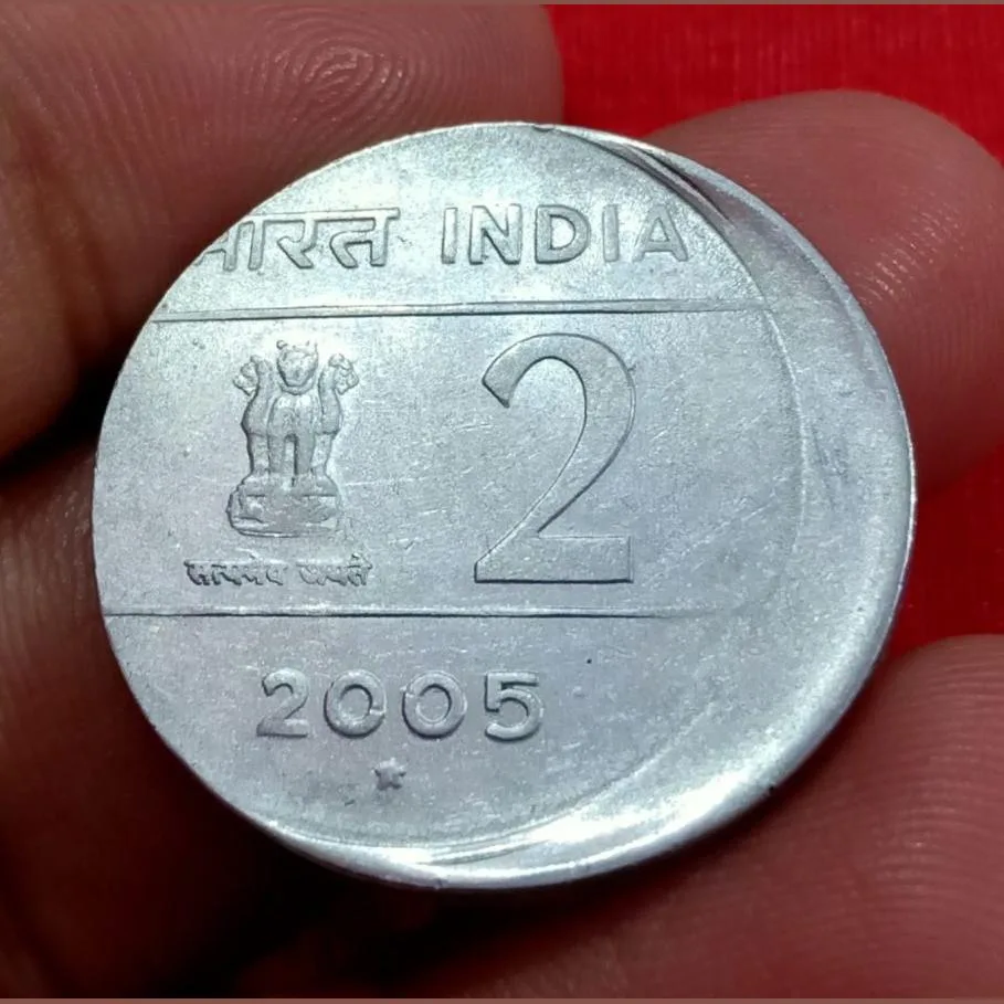2 Rupees Fss Cross Theme Year 2005 Hyderabad Mint Off Center Error **Rare** Collectable Grade.