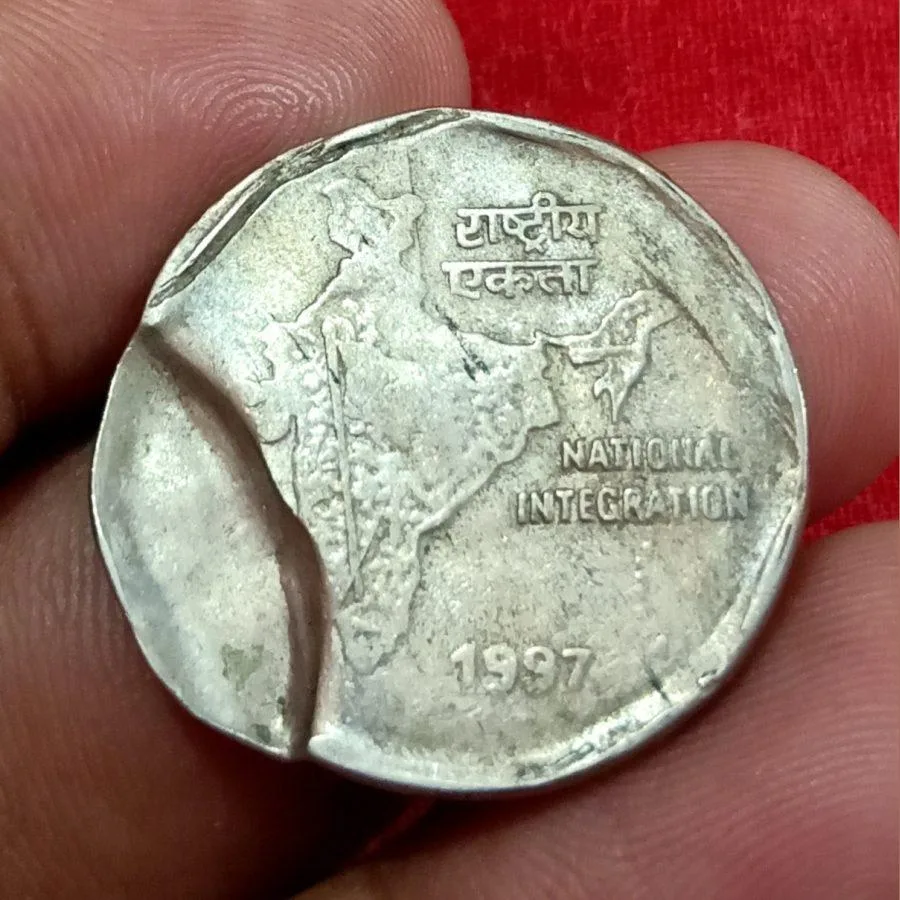 2 Rupees Cu/Ni Year 1997 with Major Indent Error in Collectable Grade.