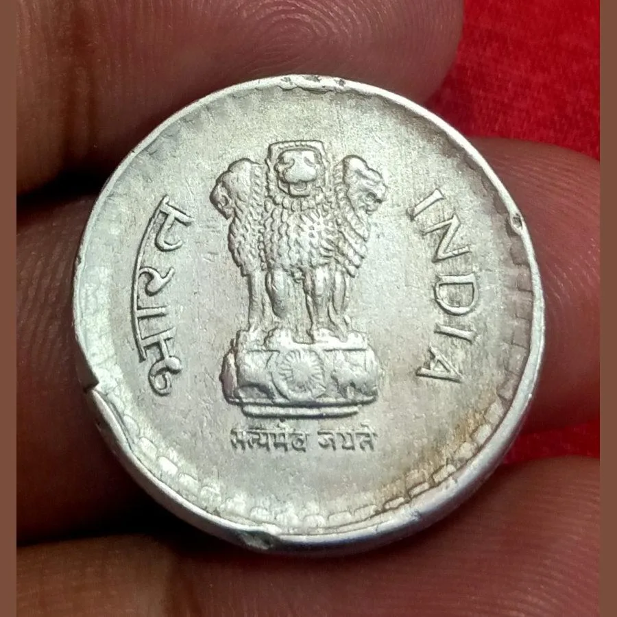 5 Rupees Cu/Ni 1996 Hyderabad Mint Broad Struck or Enlarged Size Error in Collectable Grade.