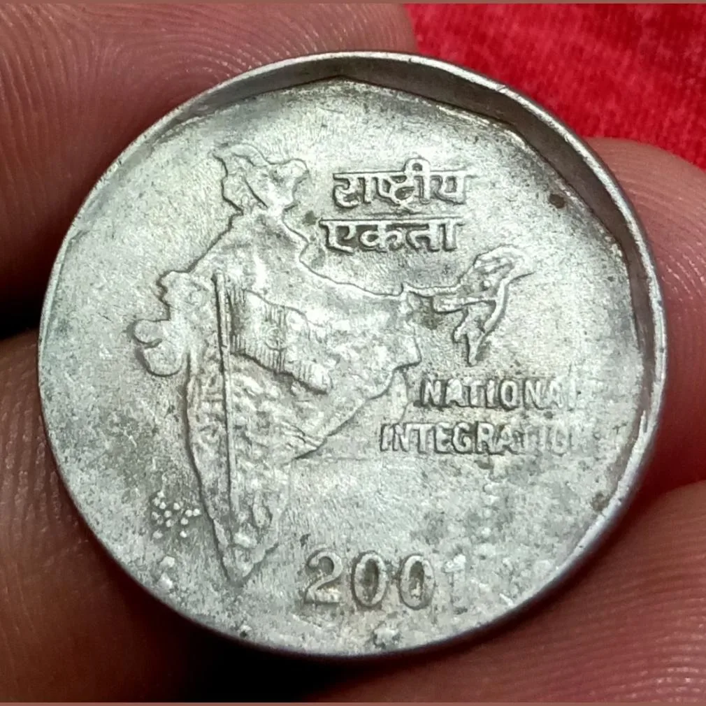 2rs Cu/Ni 2001 Hyderabad Mint Off Center Error in Collectable Grade.