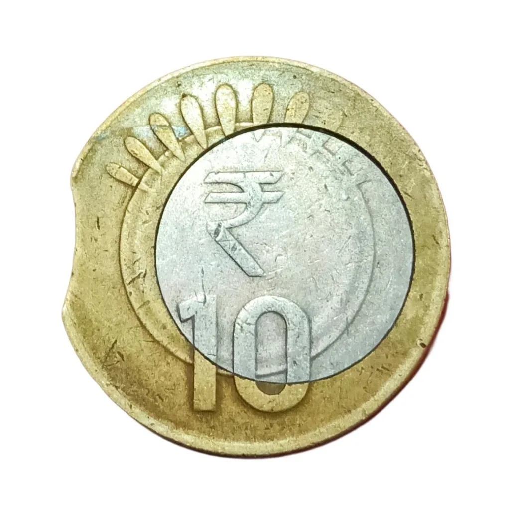 10 Rupees 2012 Major DISC Off Center with Curve CLIP CUT Error **V. Rare** Collectable Grade.
