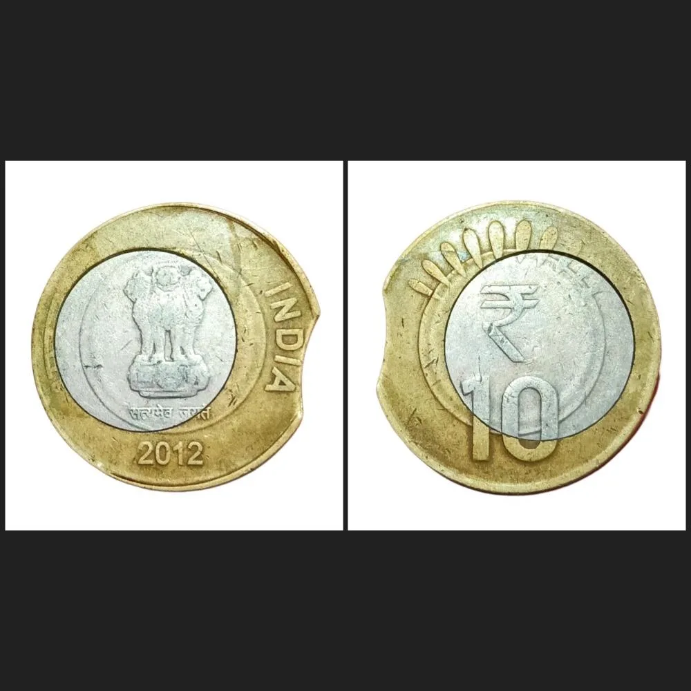 10 Rupees 2012 Major DISC Off Center with Curve CLIP CUT Error **V. Rare** Collectable Grade.