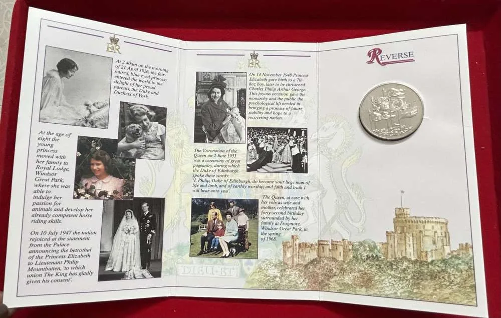 England 5 £ Proof set 70th Birthday Elizabeth Mint pack set Gem unc condition