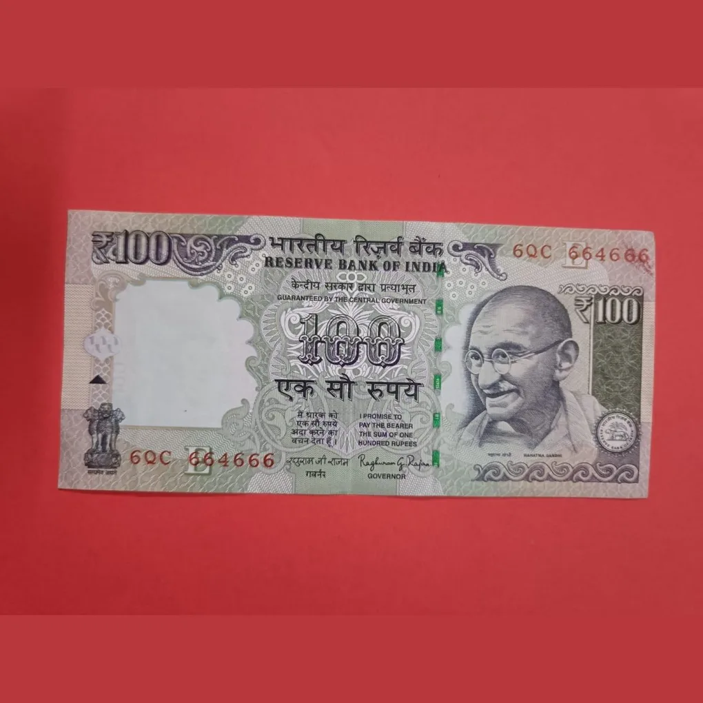 100 Rs Old Issue Semi Fancy Number with Spread Ink Error.