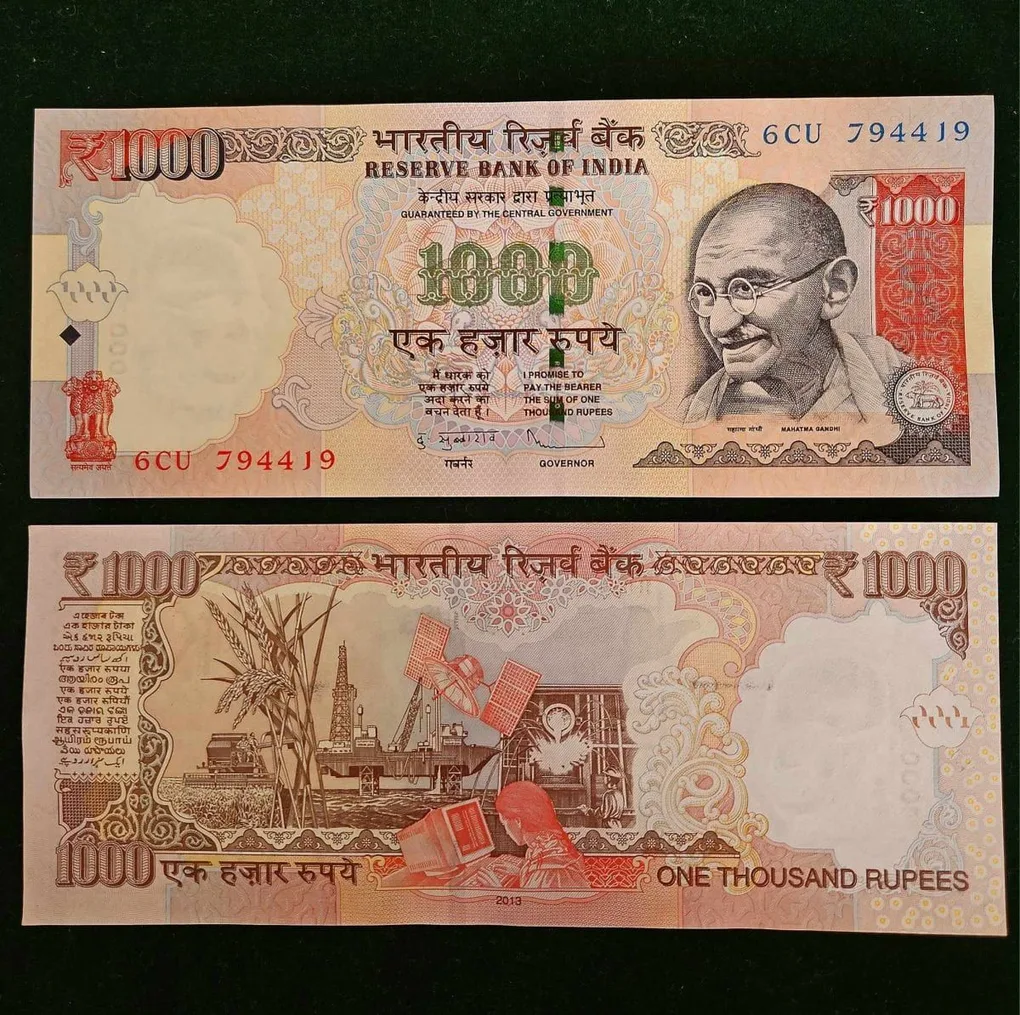 j-42- Rs 1000/- Signature Series Signed by D.Subarao Inset Plain 2013 Issue