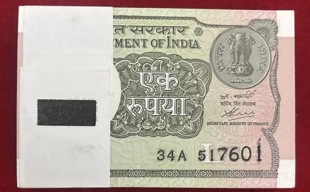 Reverse 786 2020 One Rupees serial packet with( 517 687)fancy number unc packet