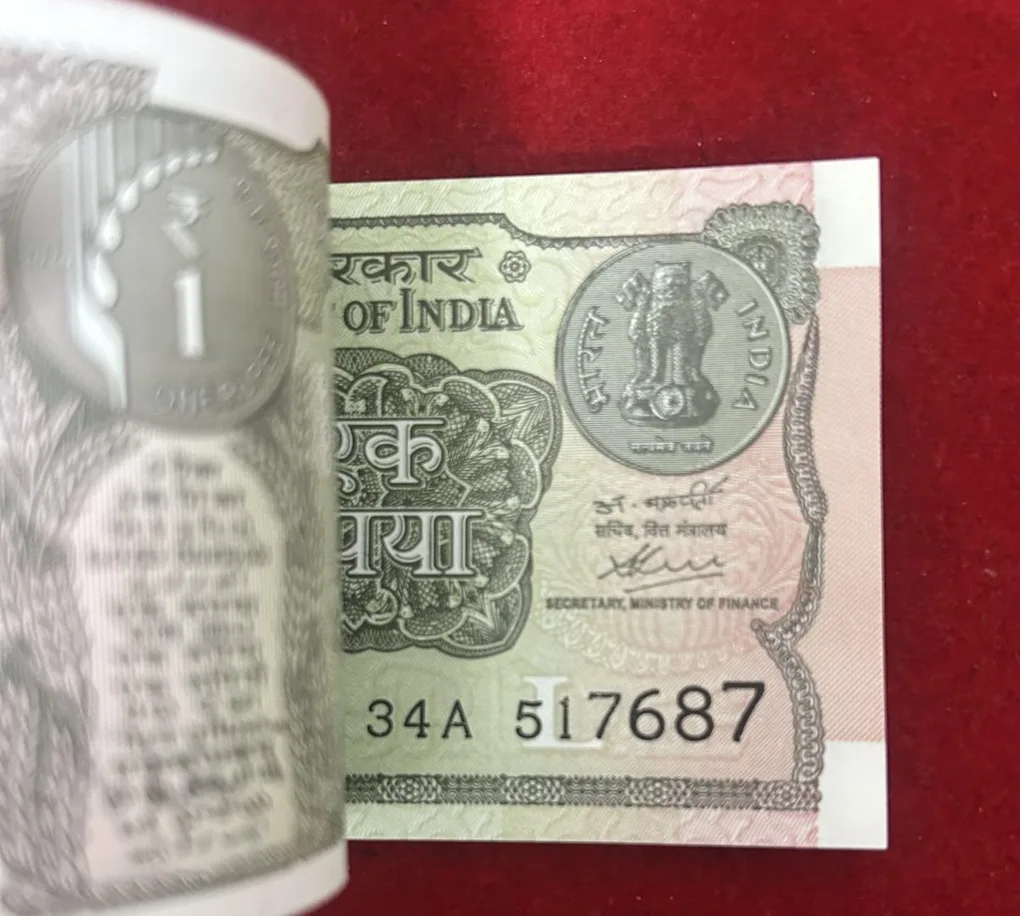 Reverse 786 2020 One Rupees serial packet with( 517 687)fancy number unc packet
