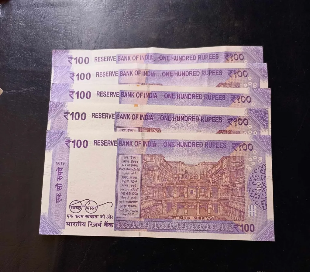 Reserve Bank of India 100₹ note Unc condition Ending 786