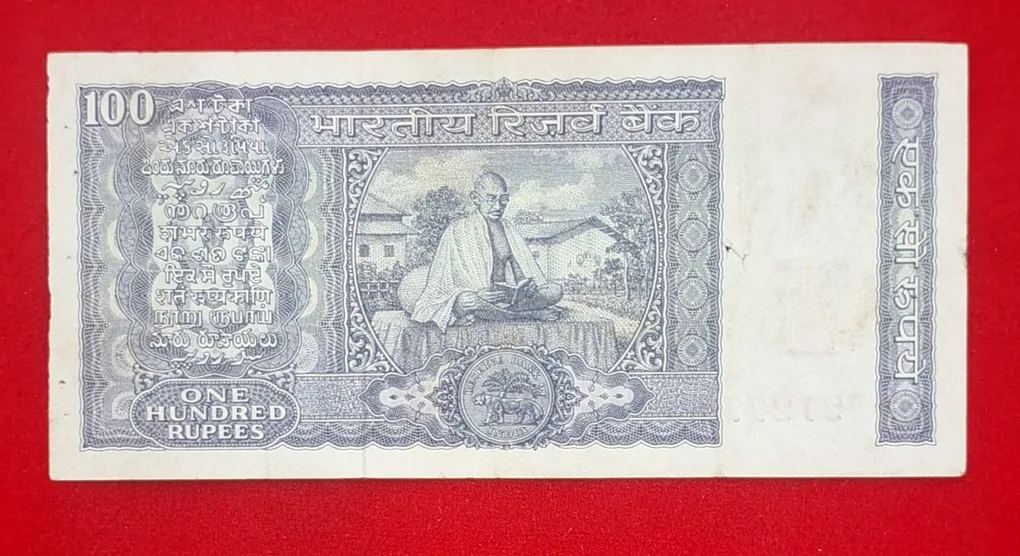 100 rupee note G-10 L.K. Jha released on 1970 serial no.212771