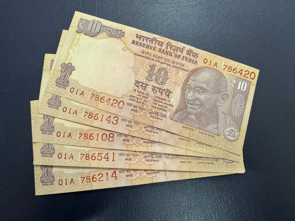 10rs rare issue 2016 telescopic only 3 issues printed 00A. 01A and 02A. Each note rs2000 only