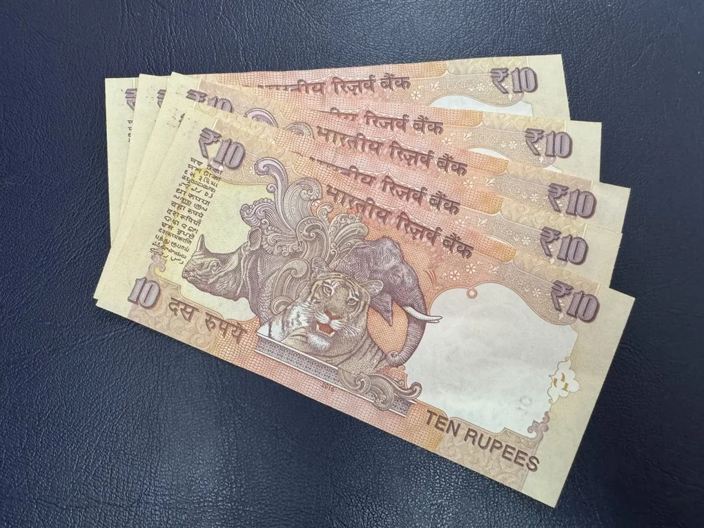 10rs rare issue 2016 telescopic only 3 issues printed 00A. 01A and 02A. Each note rs2000 only