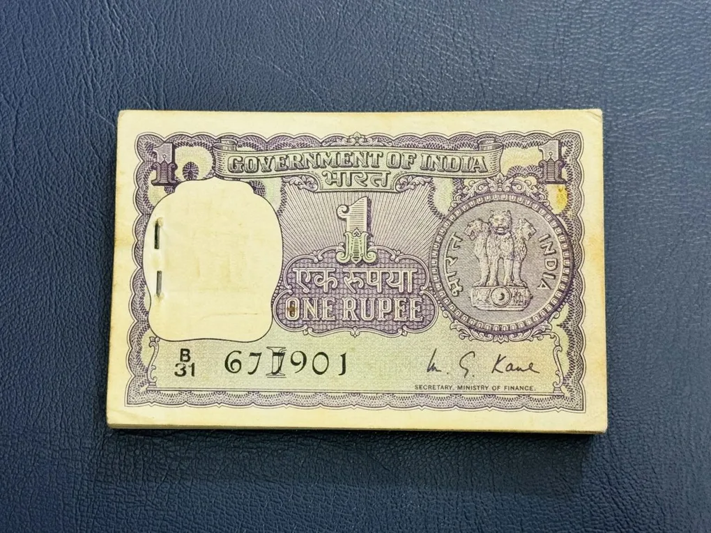 1rs MS kaul serial bundle with I Inset with semi fancy number 678-000 and with number alignment error shown in images.