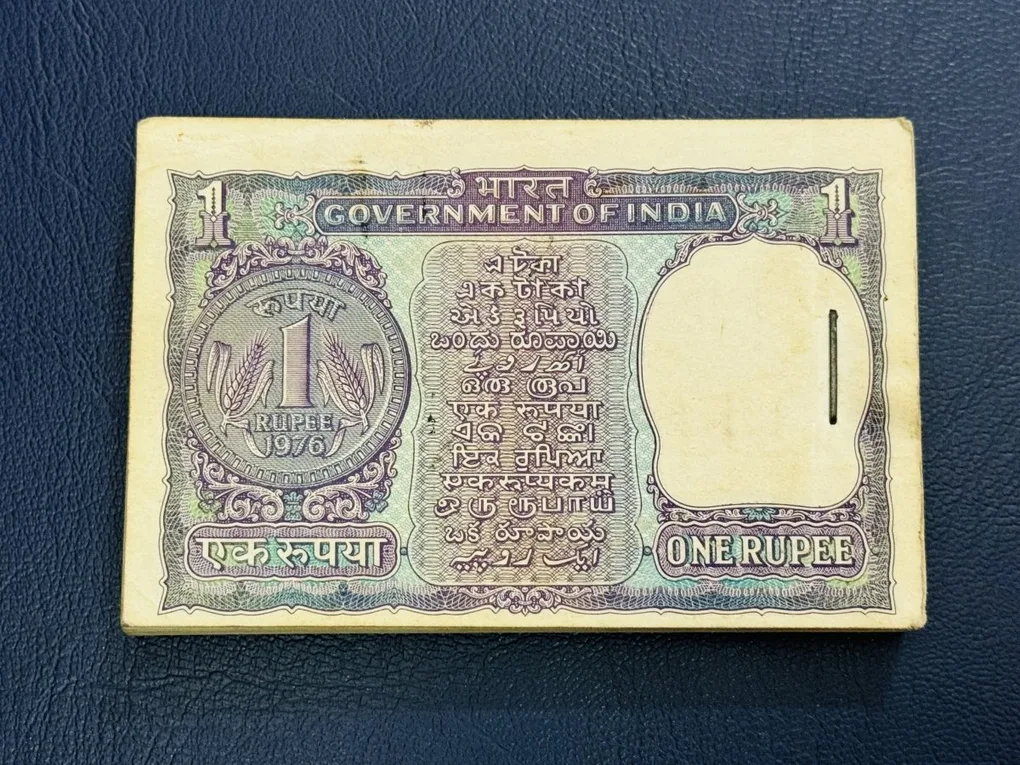 1rs MS kaul serial bundle with I Inset with semi fancy number 678-000 and with number alignment error shown in images.