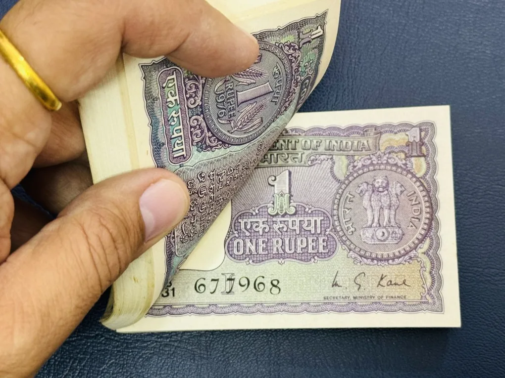 1rs MS kaul serial bundle with I Inset with semi fancy number 678-000 and with number alignment error shown in images.