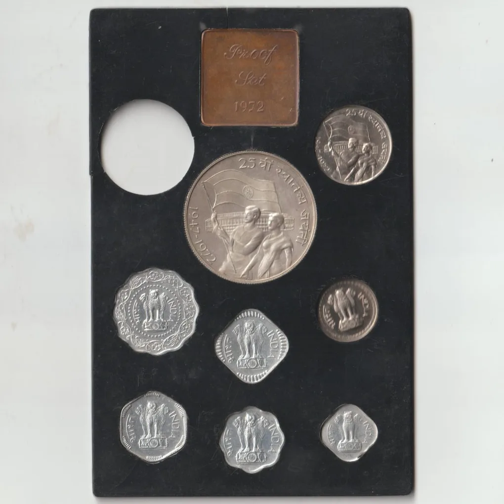 Extremely Rare 1972 Proof Set with 1, 2, 3, 5, 10, 25, 50 Paise & 10 Rupee B Mark Coin with Proof Set Token With Leather Cover But No Plastic Cover and Black Plastic is Broken All Proof Coins Super Valuable Coins
