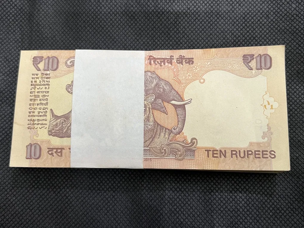 Extremely rare telescopic 2015 RRR 10rs full serial bundle with fancy number 786-801. Only 9 prefix comes 00A to 09A