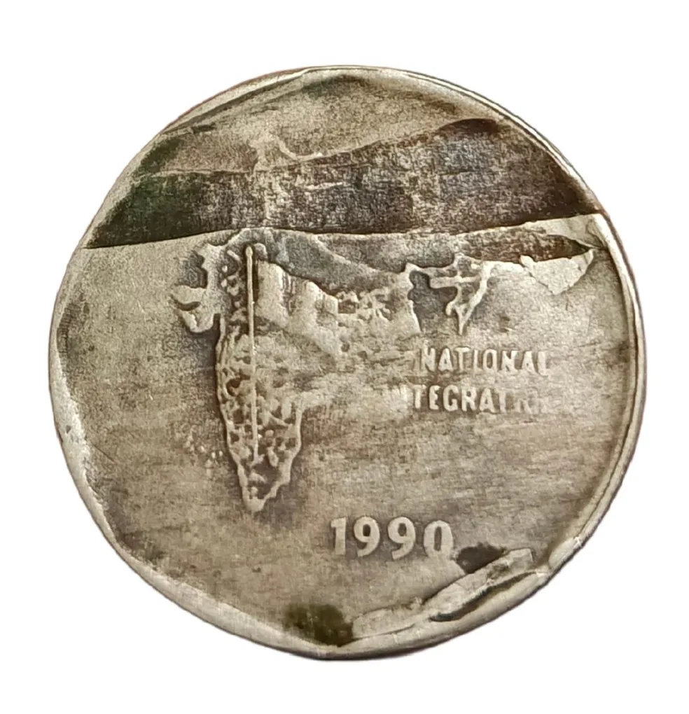 2 Rupees Cu/Ni Big Dabbu Issue Year 1990 Major Lamination Error **Scare** Collectale Grade.