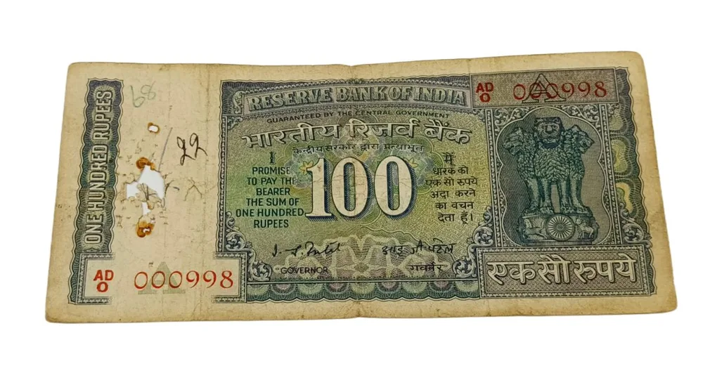 100 Rupees Old White Strips Samll DAM Issue I.G Patel with Semi-Fancy + Low [0-000998] Serial Number Used Condition.