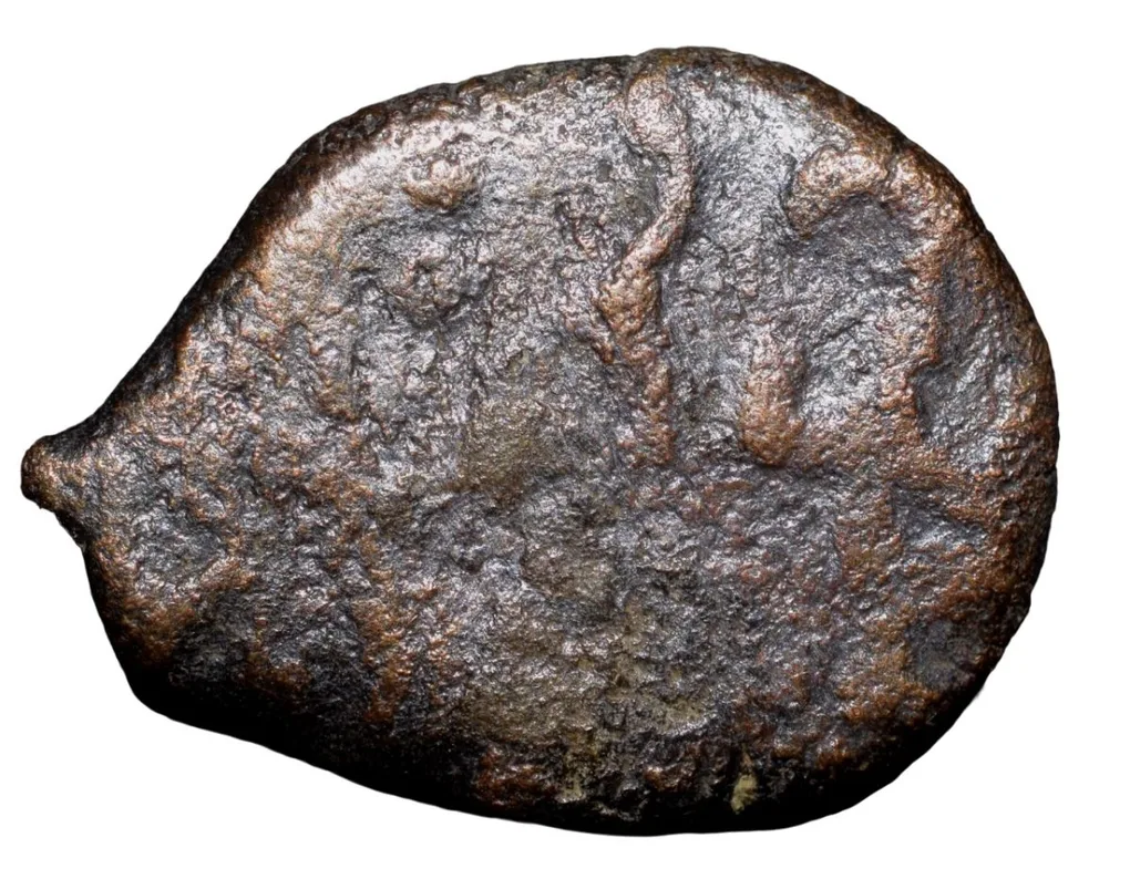 Copper Coin of Sagamana Chutukula (1st Cen. BC) of Mahasenapati with Bold Swastik/Thunder Arm-Spear Very Rare