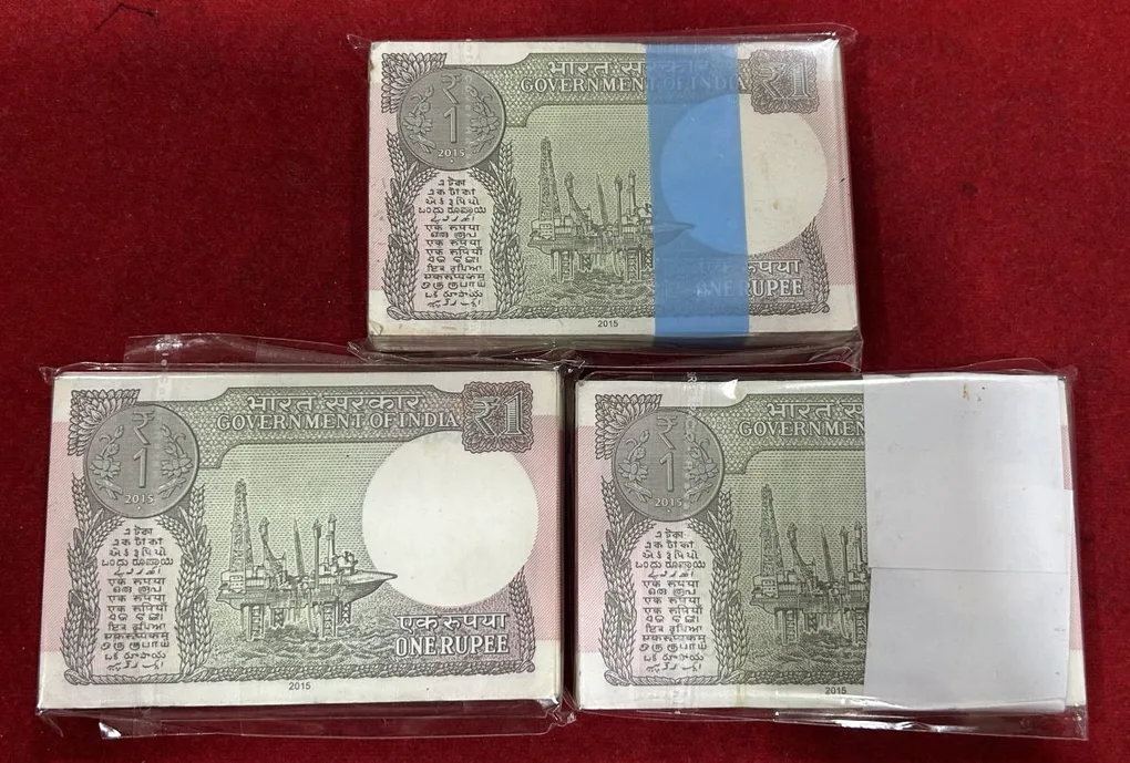2015 one rupees serial packet 100 note buyer will recieve 1 packet different serial number packet