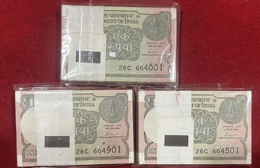 2017 one rupees serial packet 100 note buyer will recieve 1 packet different serial number packet
