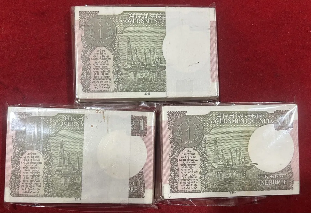 2017 one rupees serial packet 100 note buyer will recieve 1 packet different serial number packet