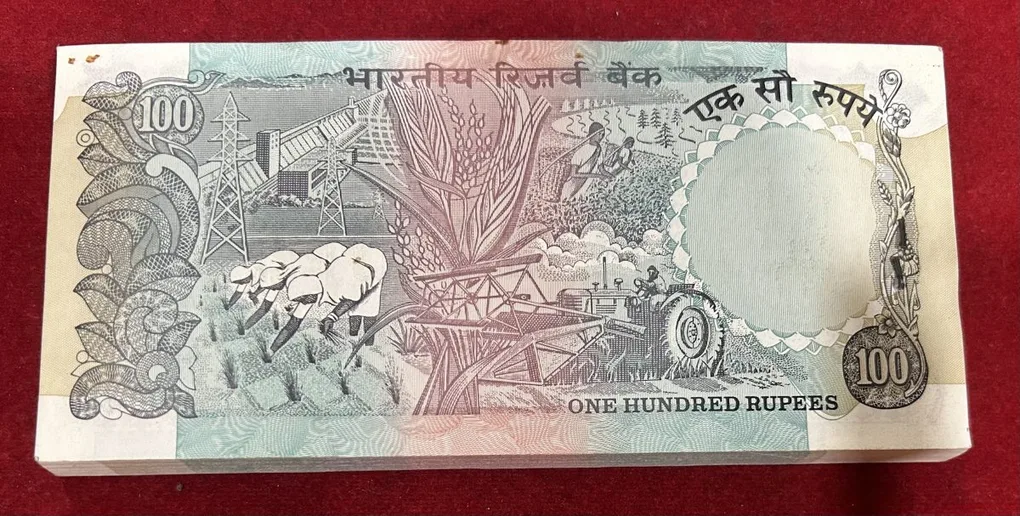 C.Rangarajan, (Plain Insert) Old series 100 rupees serial packet note extremely rare packet