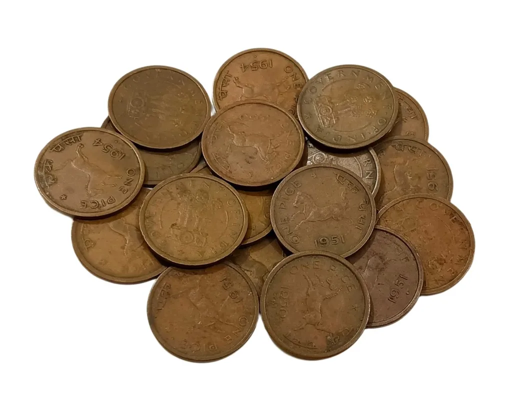 Republic India Horse HOLE Pice Mixed Year's Mints Lot 18 Coins are in Collectable Grades.