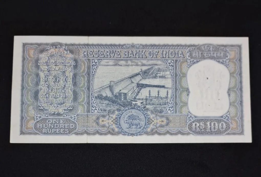 G-9 100 Rupee Note L.K. JHA Diamond Issue UNC Condition with PIN Holeserial No. 408623