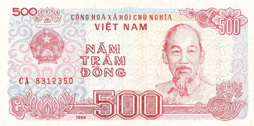 Old 500 Dong of Vietnam (AD 1988) with Hai Phong port dockside scene with trawlers being unloaded