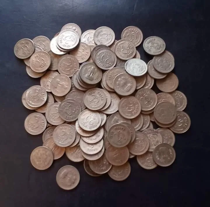 India Denomination 25 paise Mix date Mix mint 100 piece given