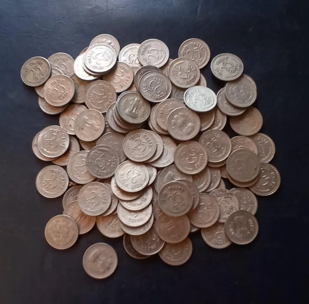 India Denomination 25 paise Mix date Mix mint 100 piece given