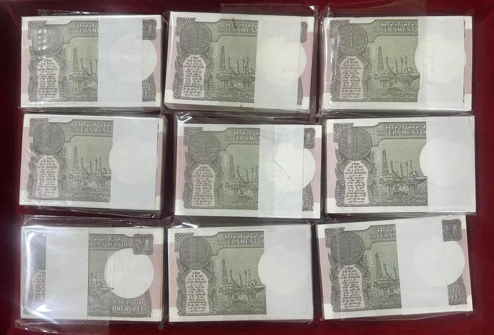 2019 one rupees serial packet 100 note buyer will recieve 1 packet different serial number packet