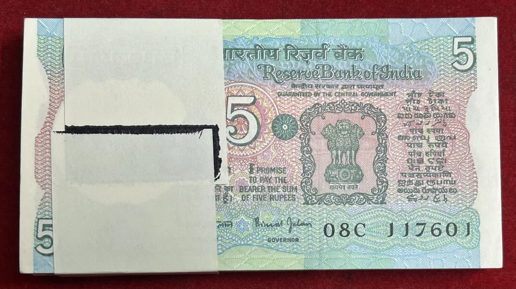 5 Rupees Tractor Issue with out pin Holl Governor Bimal Jalan Serial Gem chocolate Packet