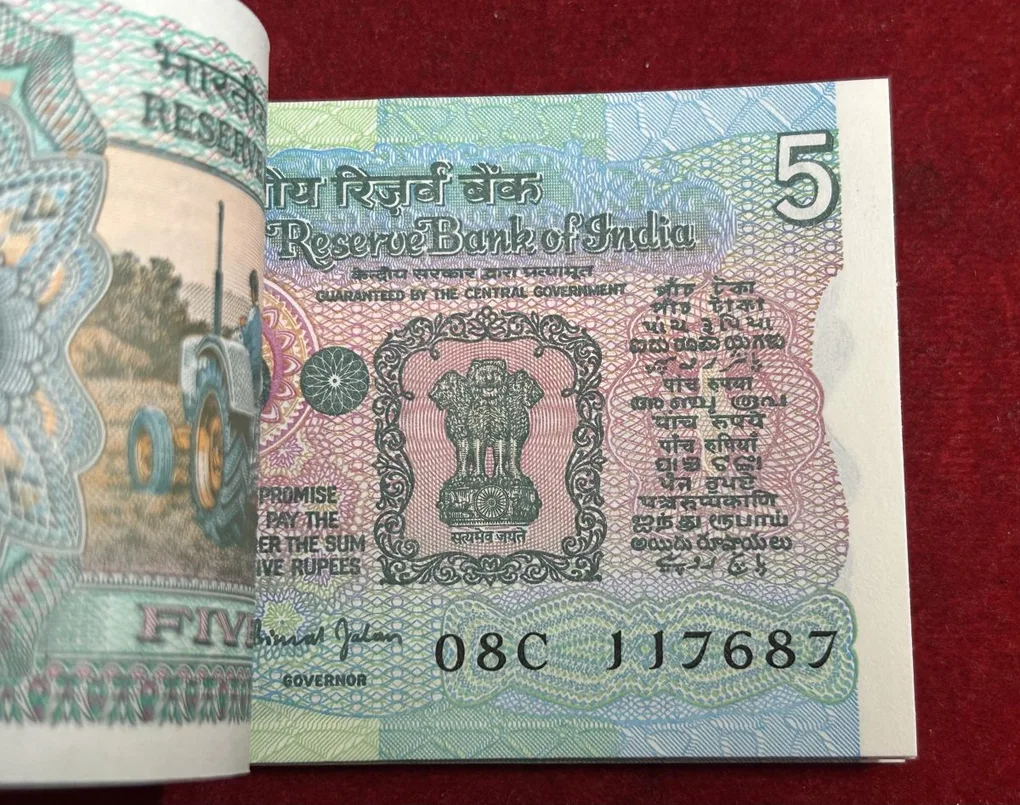 5 Rupees Tractor Issue with out pin Holl Governor Bimal Jalan Serial Gem chocolate Packet