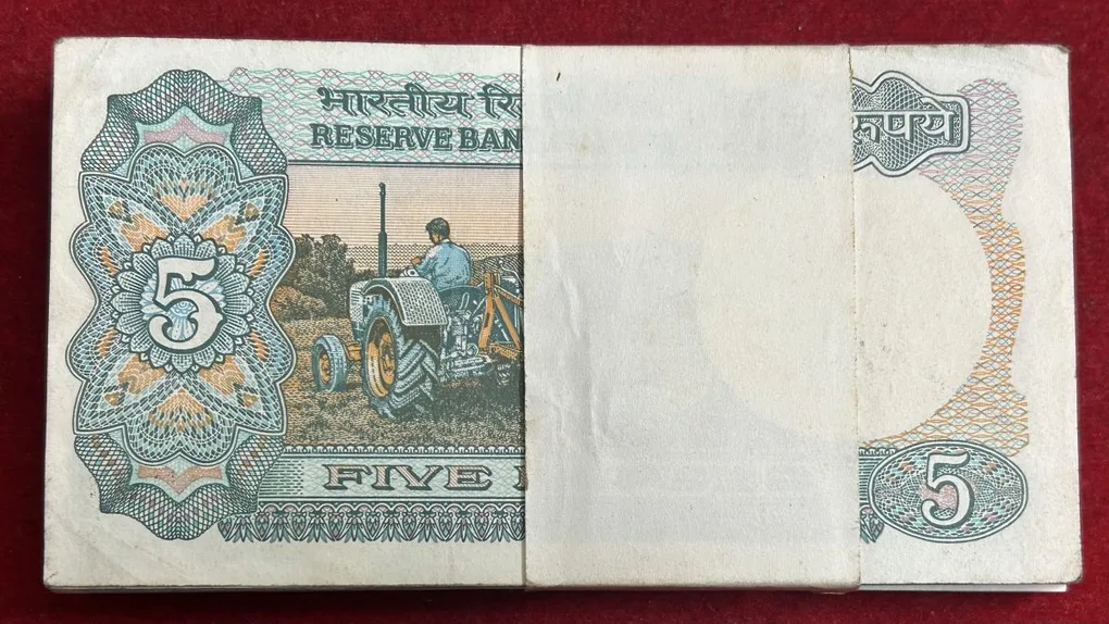 5 Rupees Tractor Issue with out pin Holl Governor Bimal Jalan Serial Gem chocolate Packet