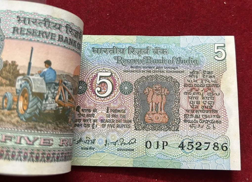 5 Rupees Serial Packet Governor I.g.patel with Fancy Number (452 786) Rare Packet