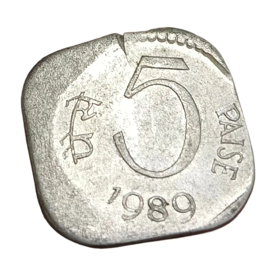 5 Paisa Aluminium Year 1989 with Rotated Off Centre Strike Error in High AUNC Grade.